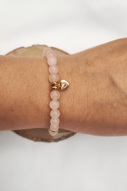 pulsera de cuarzo rosado con mini dije de corazon