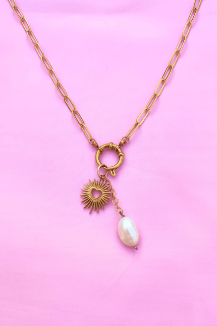 collar dorado de cadenas con perla y dije
